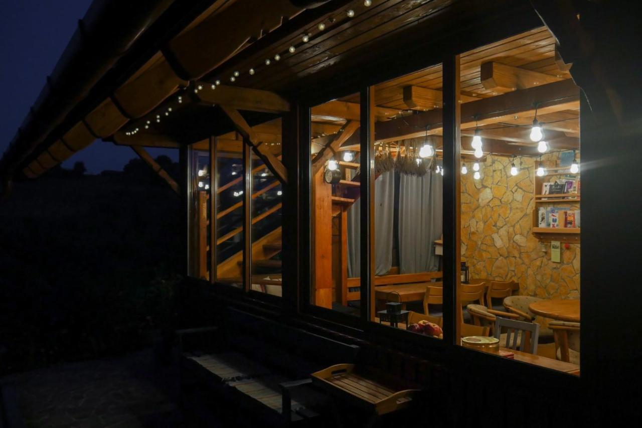 Rose Hip Hill Farm Bed and Breakfast Valea Tirnei Εξωτερικό φωτογραφία